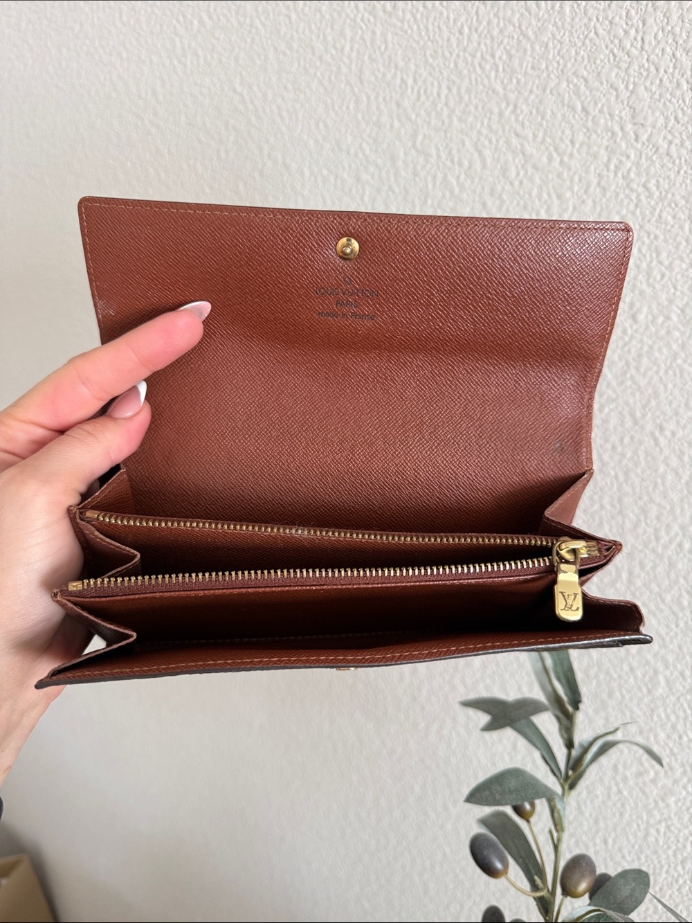 LOUIS VUITTON MONOGRAM SARAH WALLET authentic - Picture 4 of 12